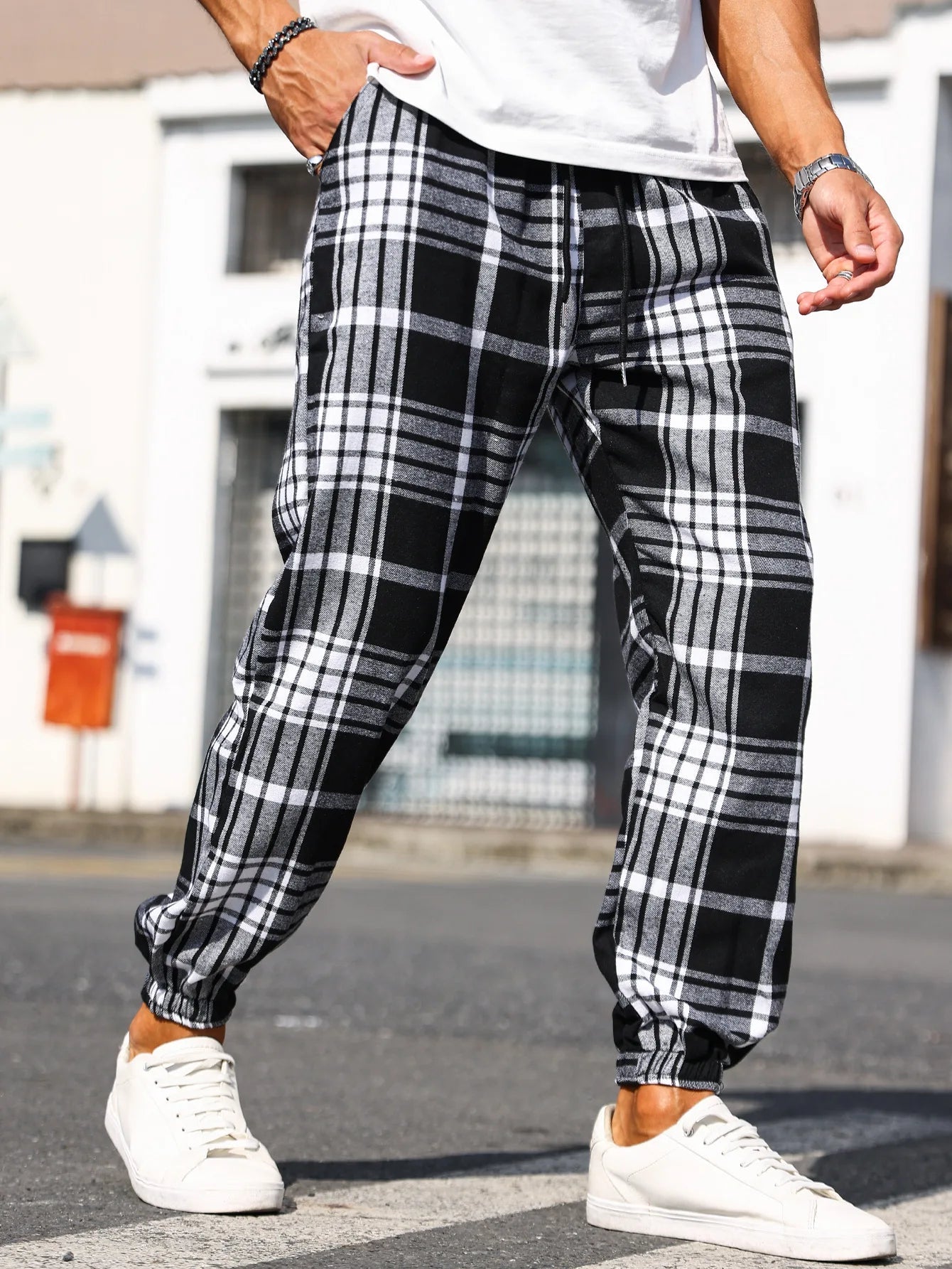 Grayson | Men’s Plaid Tapered Casual Trousers