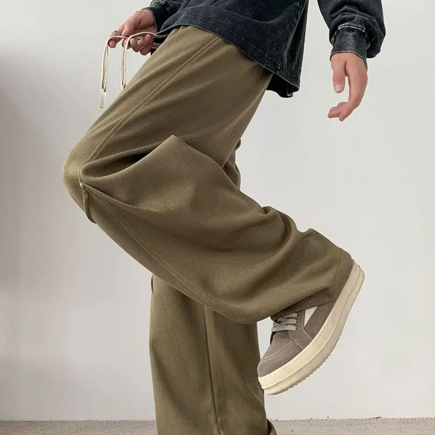 Miles | Men’s Panel-Cut Relaxed Fit Sweatpants